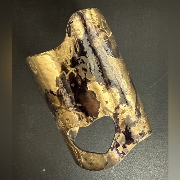Unique handmade artisan freeform distressed brass cuff - Picture 3 of 6